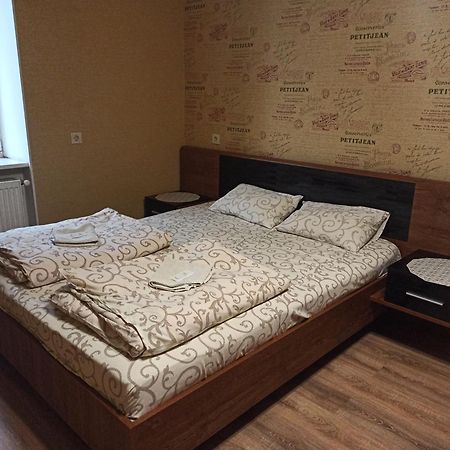 Hostel Q ,15 Хв До Жд Вокзалу リヴィウ エクステリア 写真